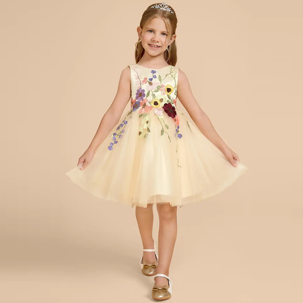 Embroidery Yellow Dress - ชุดเดรสเด็กผู้หญิงสีเหลืองแบบสั่งตัดพิเศษ พร้อมโบว์ ดอกไม้ 3 มิติ ลูกไม้ปักลาย