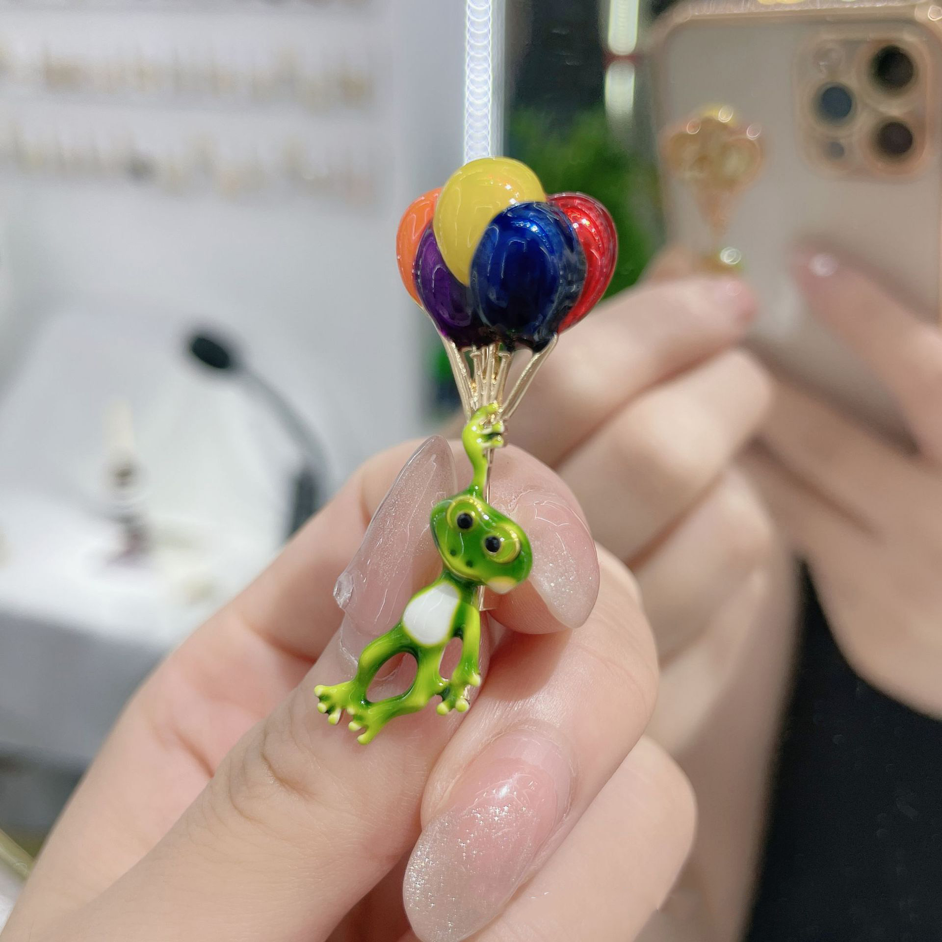 Embroidery Bali - เข็มกลัดติดลูกโป่งรูปกบสีเขียวน่ารักสำหรับเด็กพร้อมเข็มกลัดสัตว์สำหรับงานปาร์ตี้เป็นของขวัญ